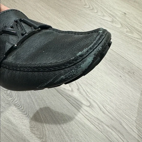 Black Loafers with Silver Logo
Louis Vuitton Monte Carlo black on black loafer - Picture 3 of 4